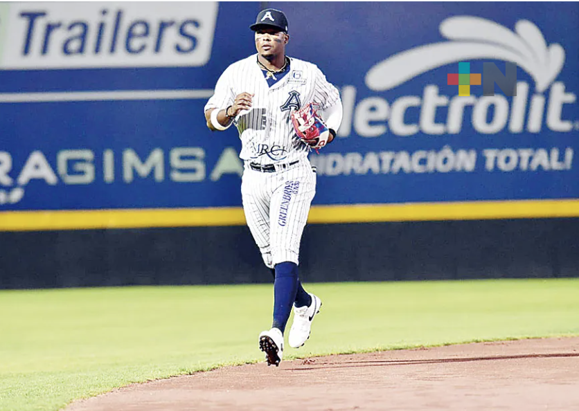¿Refuerzo? El Águila registra al infielder cubano Luis Jarhol Avilés ante LMB